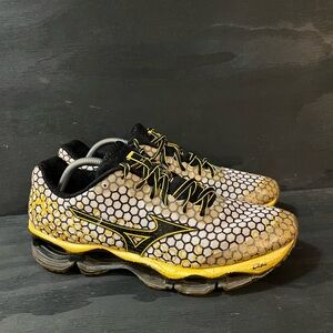 Mizuno Wave Prophecy 3 Mens Size 11 Running Shoe Yellow Black Silver Honeycomb